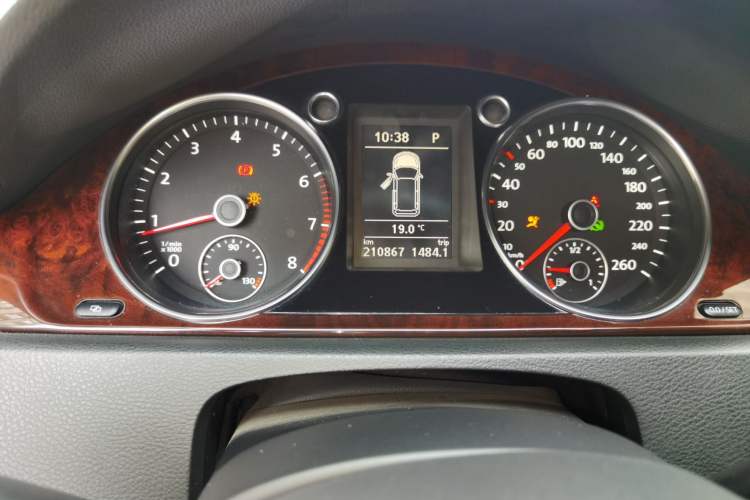 Used Volkswagen Magotan 2012 Travel Edition 2.0 TSI Comfort Version Odometer Close Up