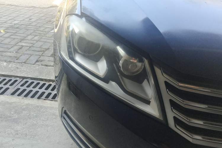 Used Volkswagen Magotan 2012 1.8TSI Luxury Model Right Front Headlight