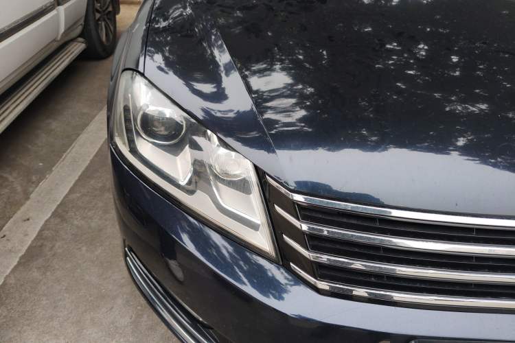 Used Volkswagen Magotan 2012 Travel Edition 2.0 TSI Comfort Version Right Front Headlight