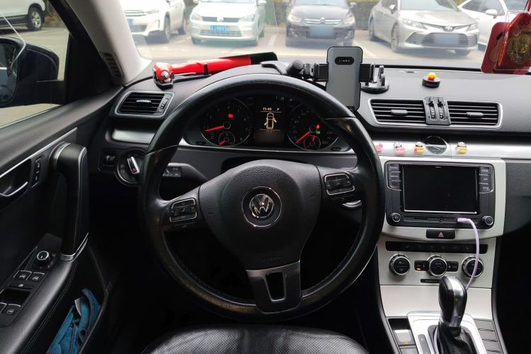 Used Volkswagen Magotan 2012 Travel Edition 2.0 TSI Comfort Version Steering Wheel