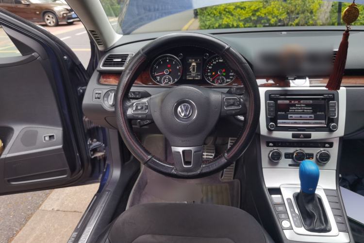 Used Volkswagen Magotan 2012 Travel Edition 2.0 TSI Comfort Version Steering Wheel