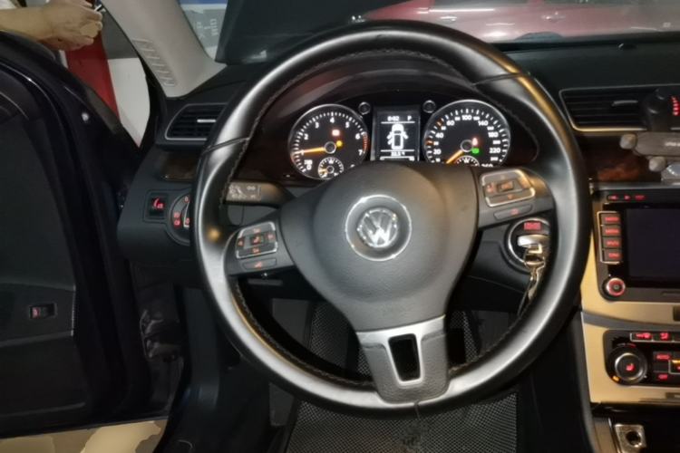 Used Volkswagen Magotan 2012 Travel Edition 2.0 TSI Luxury Version Steering Wheel