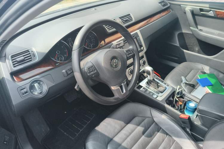 Used Volkswagen Magotan 2012 Travel Edition 2.0 TSI Luxury Version Steering Wheel