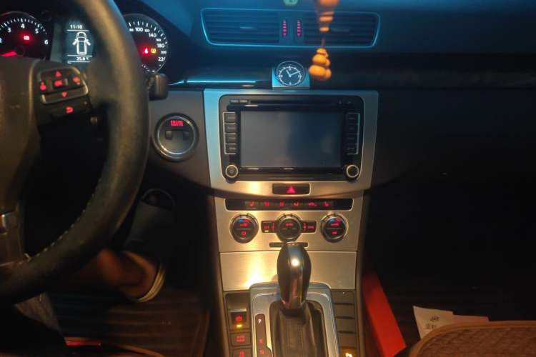 Used Volkswagen Magotan 2012 Travel Edition 2.0 TSI Comfort Version Audio And AC Panel