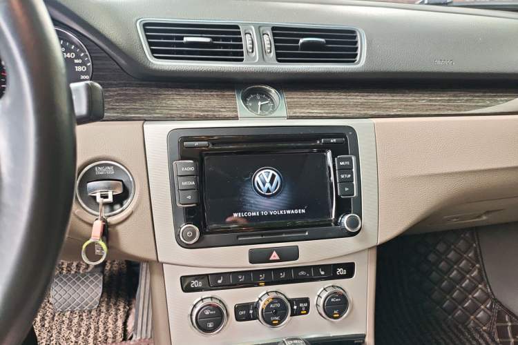 Used Volkswagen Magotan 2012 1.8TSI Prestige Model Audio And AC Panel
