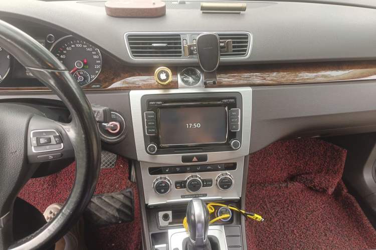 Used Volkswagen Magotan 2012 Travel Edition 2.0 TSI Comfort Version Audio And AC Panel