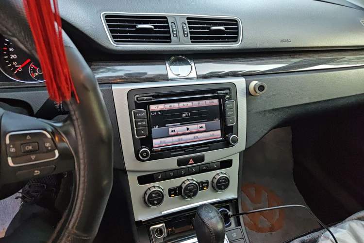 Used Volkswagen Magotan 2012 1.8TSI Prestige Model Audio And AC Panel