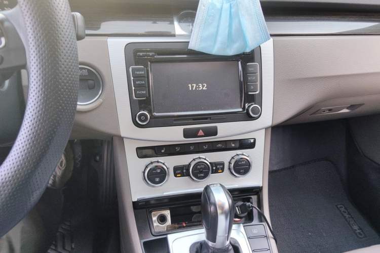 Used Volkswagen Magotan 2012 Facelift 1.8TSI Prestige Model Audio And AC Panel