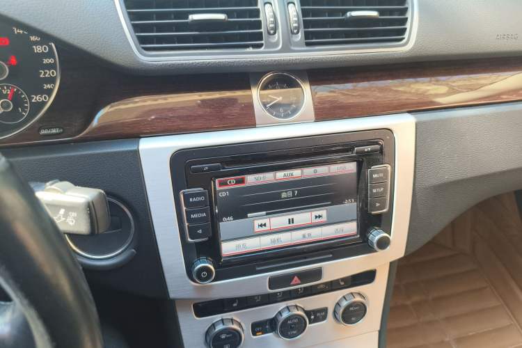 Used Volkswagen Magotan 2012 3.0 FSI Flagship Edition Audio And AC Panel