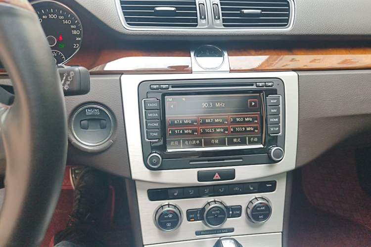 Used Volkswagen Magotan 2012 Travel Edition 2.0 TSI Luxury Version Audio And AC Panel