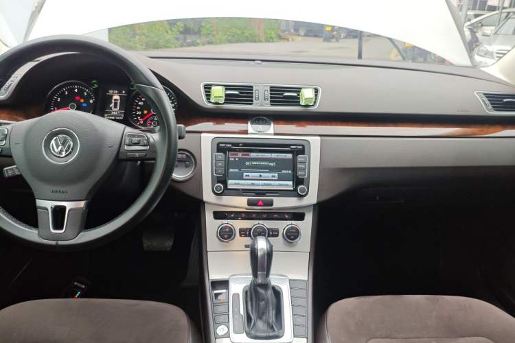 Used Volkswagen Magotan 2012 Travel Edition 2.0 TSI Comfort Version Audio And AC Panel
