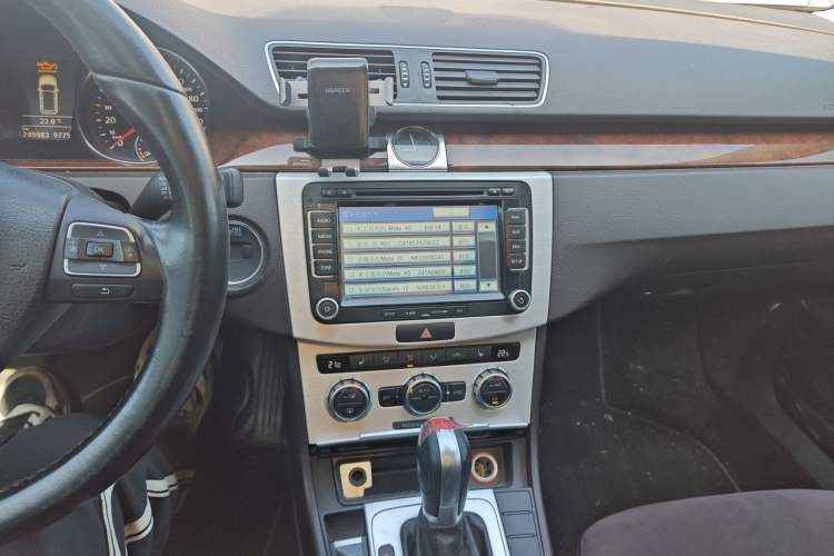 Used Volkswagen Magotan 2012 Travel Edition 2.0 TSI Comfort Version Audio And AC Panel