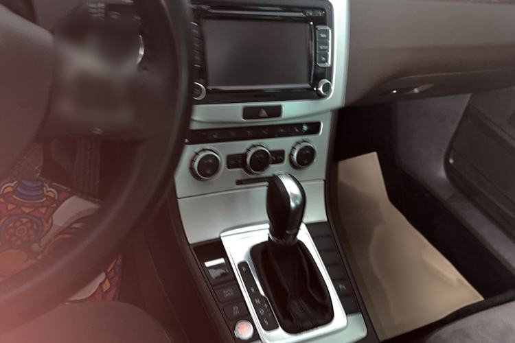 Used Volkswagen Magotan 2012 Travel Edition 2.0 TSI Comfort Version Audio And AC Panel