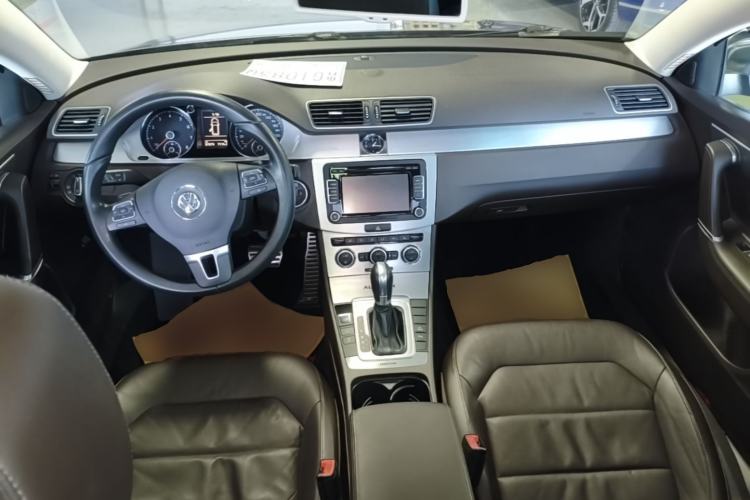Used Volkswagen Magotan 2012 Travel Edition 2.0 TSI 4x4 Comfort Version Center Console