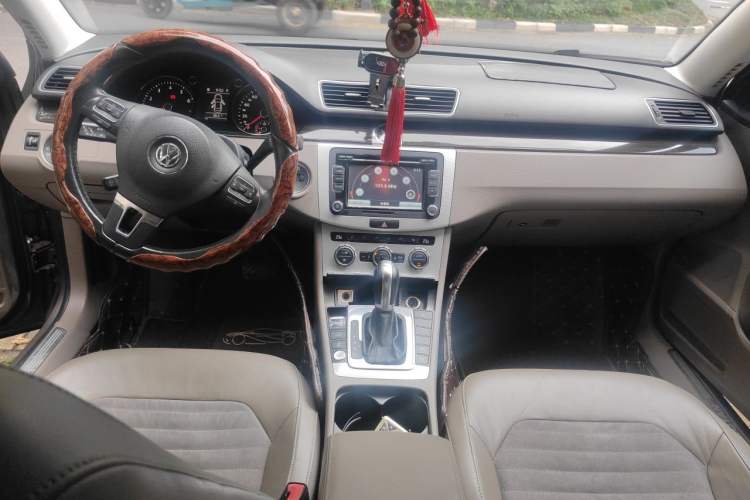 Used Volkswagen Magotan 2012 Facelift 1.8TSI Prestige Model Center Console