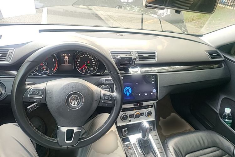 Used Volkswagen Magotan 2012 Revised Version 2.0 TSI Luxury Edition Center Console
