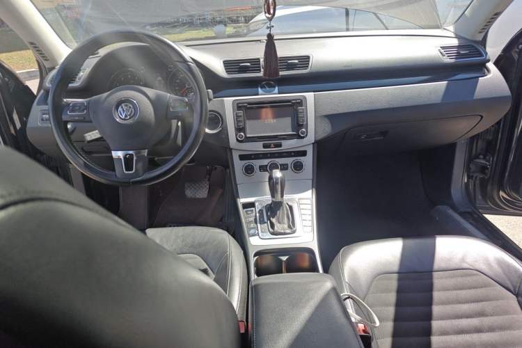 Used Volkswagen Magotan 2012 Facelift 1.8TSI Prestige Model Center Console
