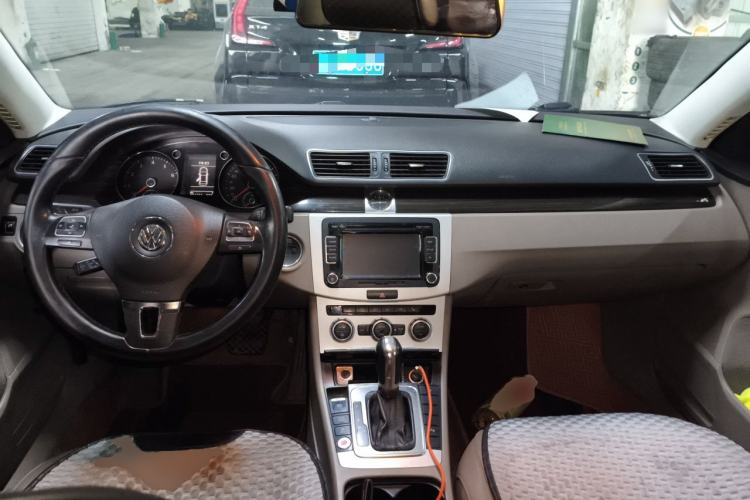 Used Volkswagen Magotan 2012 Revised Version 2.0 TSI Supreme Edition Center Console