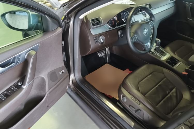 Used Volkswagen Magotan 2012 Travel Edition 2.0 TSI 4x4 Comfort Version Driver Seat