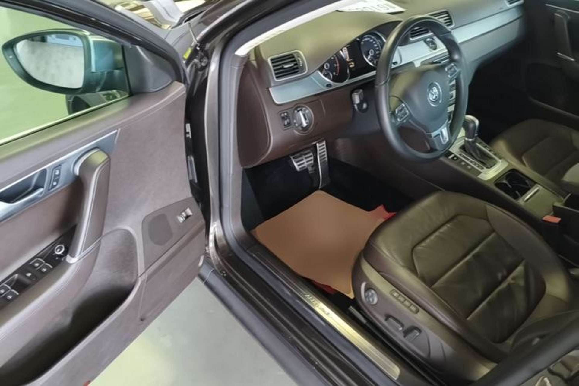 Used Volkswagen Magotan 2012 Travel Edition 2.0 TSI 4x4 Comfort Version Driver Seat