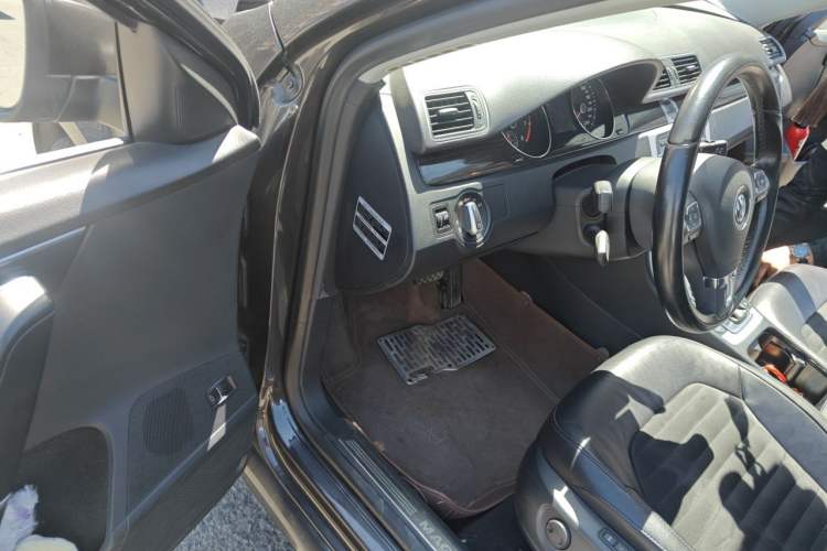 Used Volkswagen Magotan 2012 Facelift 1.8TSI Prestige Model Driver Seat