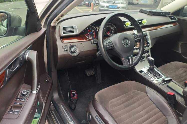 Used Volkswagen Magotan 2012 Travel Edition 2.0 TSI Comfort Version Driver Seat