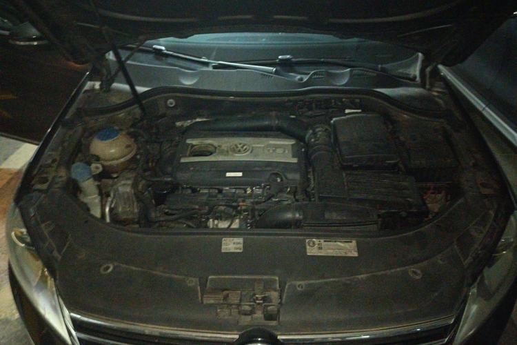 Used Volkswagen Magotan 2012 Travel Edition 2.0 TSI Luxury Version Engine Bay