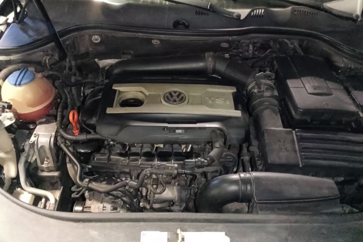 Used Volkswagen Magotan 2012 Revised 1.8TSI Luxury Version Engine Bay