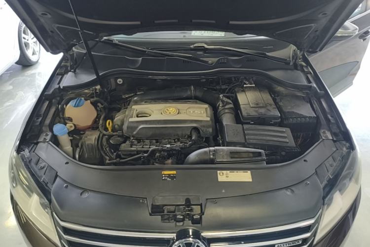 Used Volkswagen Magotan 2012 Travel Edition 2.0 TSI 4x4 Comfort Version Engine Bay