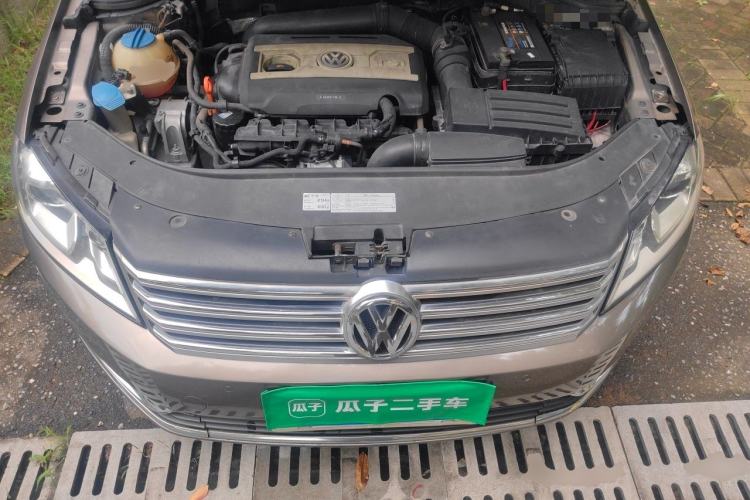 Used Volkswagen Magotan 2012 Facelift 1.8TSI Prestige Model Engine Bay