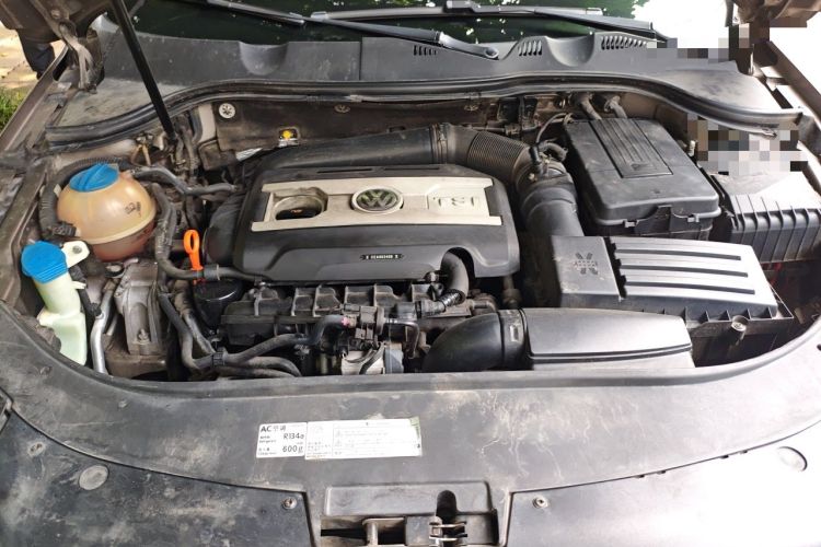 Used Volkswagen Magotan 2012 1.8TSI Prestige Model Engine Bay