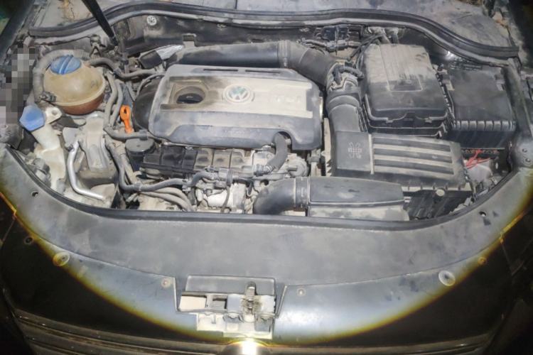 Used Volkswagen Magotan 2012 1.8TSI Luxury Model Engine Bay