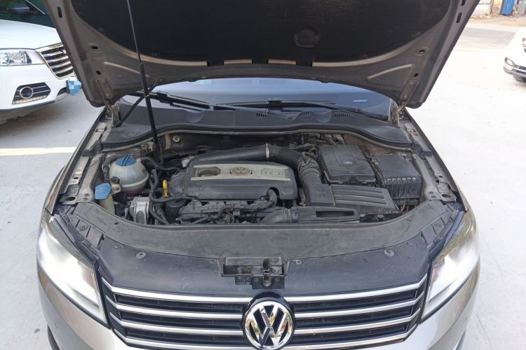 Used Volkswagen Magotan 2012 Travel Edition 2.0 TSI 4x4 Comfort Version Engine Bay