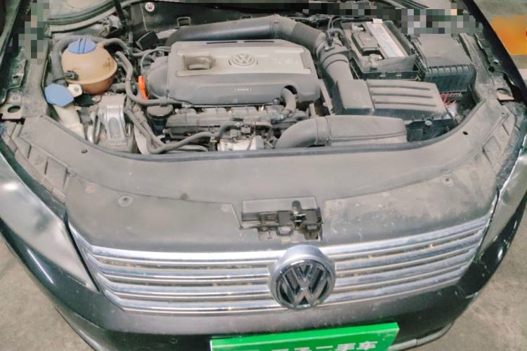 Used Volkswagen Magotan 2012 Revised 1.8TSI Luxury Version Engine Bay