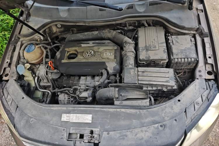 Used Volkswagen Magotan 2012 1.8TSI Luxury Model Engine Bay