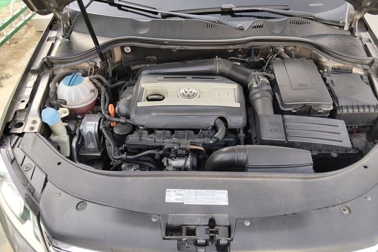 Used Volkswagen Magotan 2012 Facelift 1.8TSI Prestige Model Engine Bay