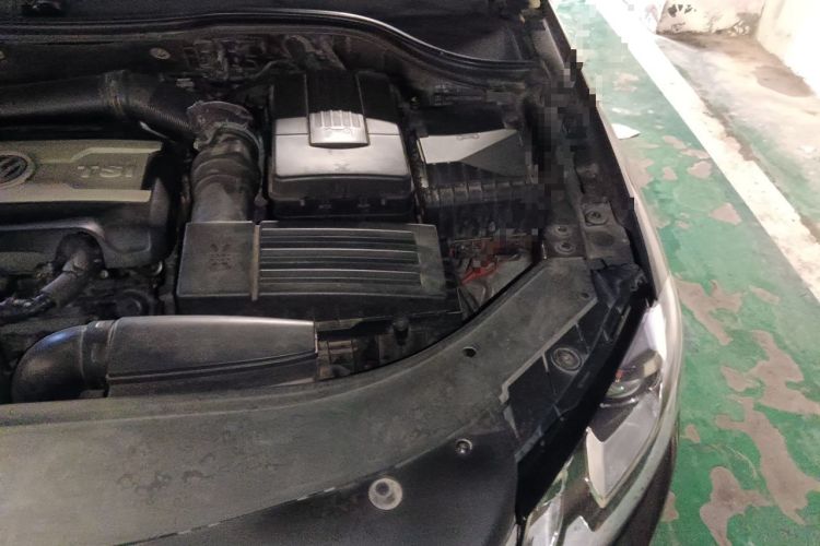 Used Volkswagen Magotan 2012 Revised 1.8TSI Luxury Version Engine Bay Left