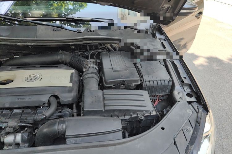 Used Volkswagen Magotan 2012 1.8TSI Luxury Model Engine Bay Left