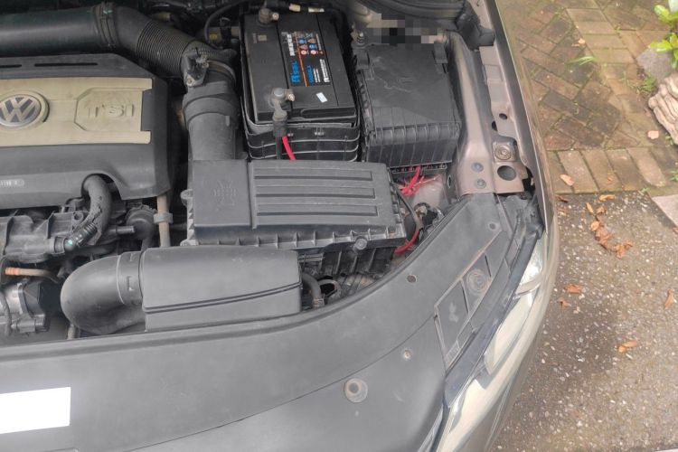 Used Volkswagen Magotan 2012 Facelift 1.8TSI Prestige Model Engine Bay Left