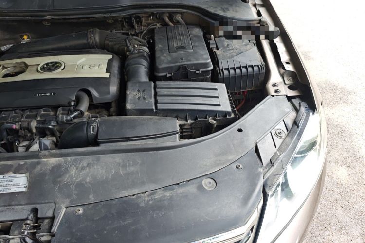 Used Volkswagen Magotan 2012 1.8TSI Prestige Model Engine Bay Left