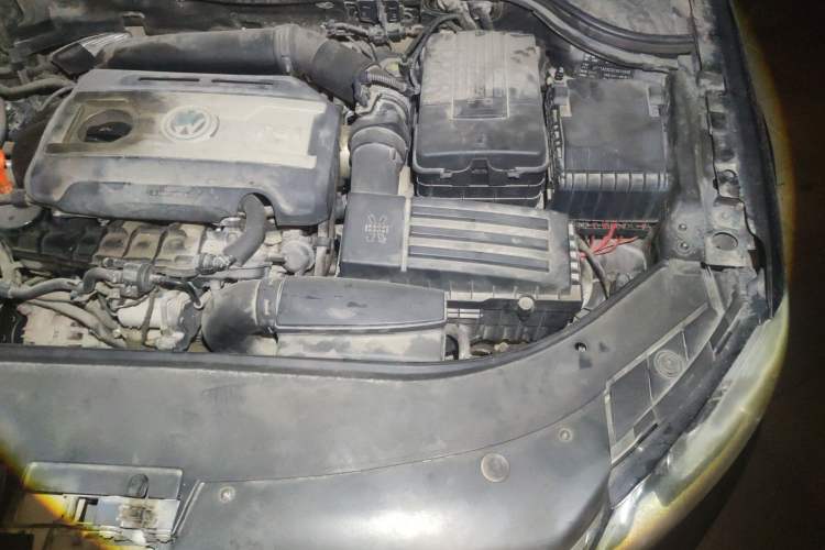 Used Volkswagen Magotan 2012 1.8TSI Luxury Model Engine Bay Left