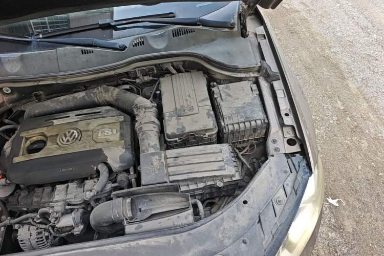 Used Volkswagen Magotan 2012 1.8TSI Luxury Model Engine Bay Left