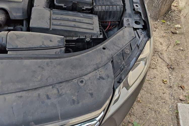 Used Volkswagen Magotan 2012 1.8TSI Prestige Model Engine Bay Left