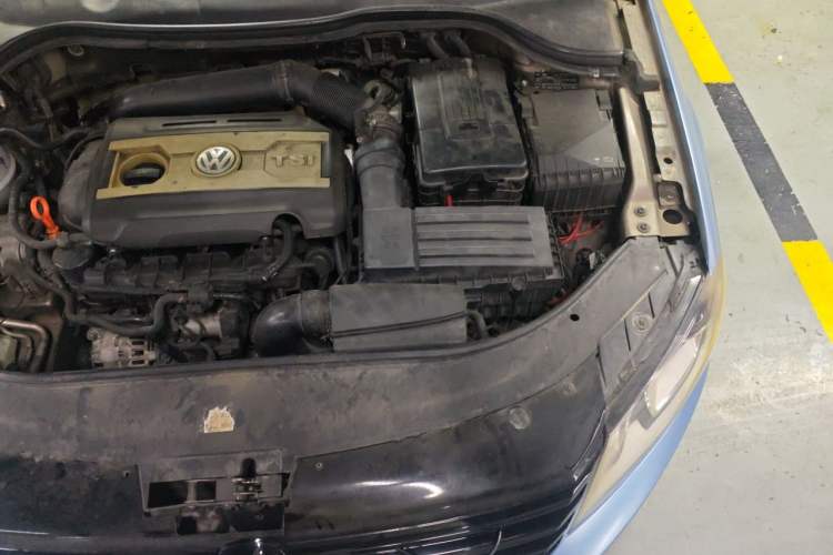 Used Volkswagen Magotan 2012 1.8TSI Prestige Model Engine Bay Left