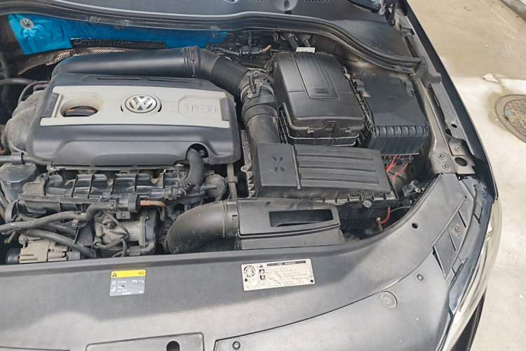 Used Volkswagen Magotan 2012 Travel Edition 2.0 TSI Luxury Version Engine Bay Left