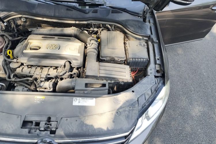 Used Volkswagen Magotan 2012 Travel Edition 2.0 TSI Comfort Version Engine Bay Left