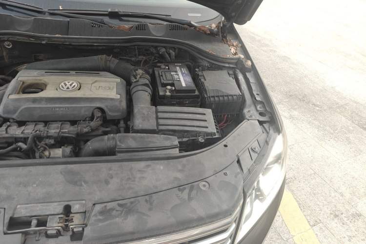 Used Volkswagen Magotan 2012 2.0 TSI Prestige Edition Engine Bay Left