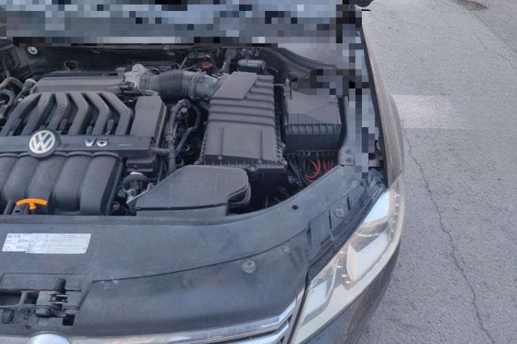 Used Volkswagen Magotan 2012 3.0 FSI Flagship Edition Engine Bay Left