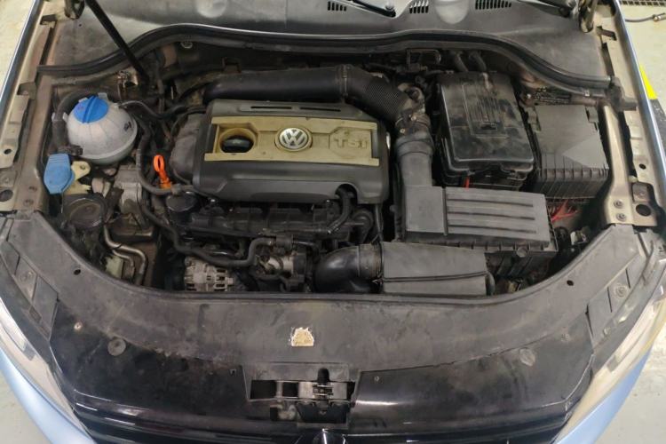 Used Volkswagen Magotan 2012 1.8TSI Prestige Model Engine Bay