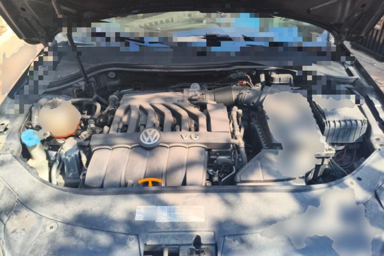 Used Volkswagen Magotan 2012 3.0 FSI Flagship Edition Engine Bay